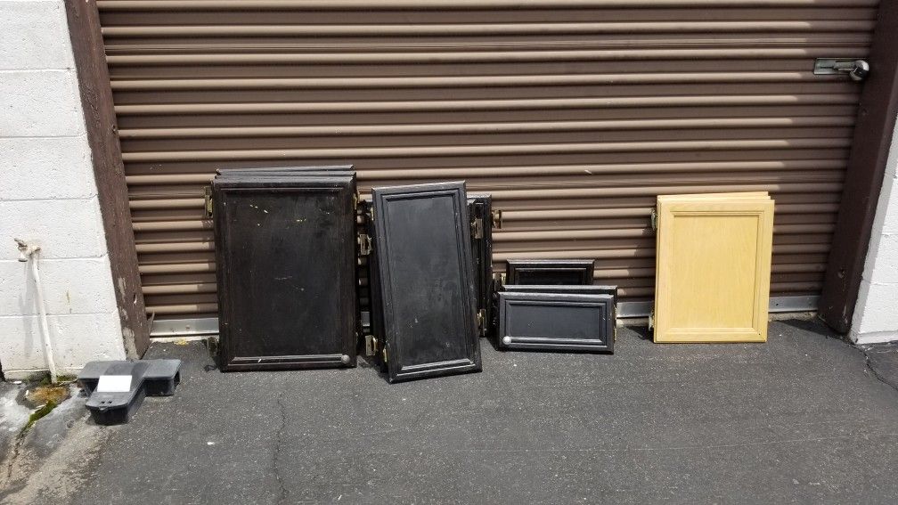 Solid oak Kitchen Cabinet doors in good condition