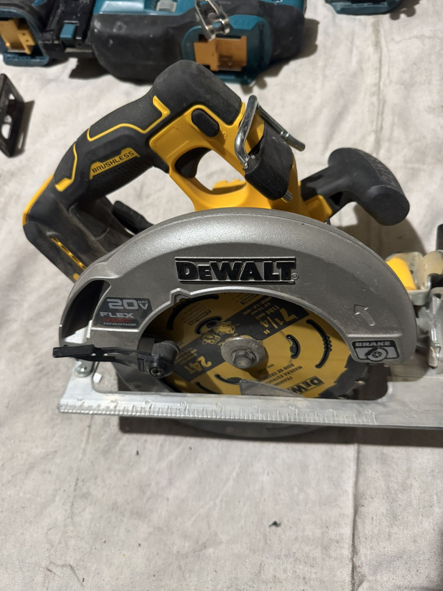 20v Dewalt Circular Saw