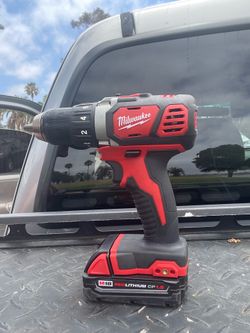 Milwaukee m18 1/2in drill/driver and. 1.5ah battery