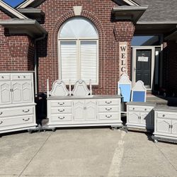 Gorgeous 7-Piece Vintage Bedroom Set