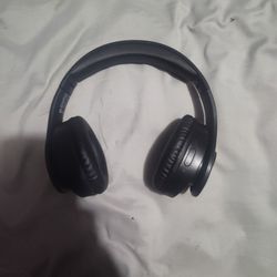 Only Used 2 Times Noise Cancelling Headphones With Off And On Button Very easy To Use 