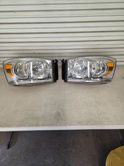 2006 , 2007 , 2008 Dodge Ram Headlights