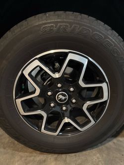2025 Ford Bronco OEM Bridgestone Dueler A/T Tires – Set of 5 (1 Brand New) – Less Than 10K Miles