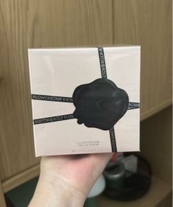 Women’s perfume: Viktor & Rolf Flowerbomb Eau de Parfum for Women