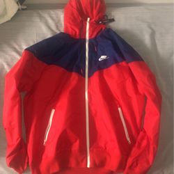 Men New Navy/ Red  Nike Windbreaker. Medium