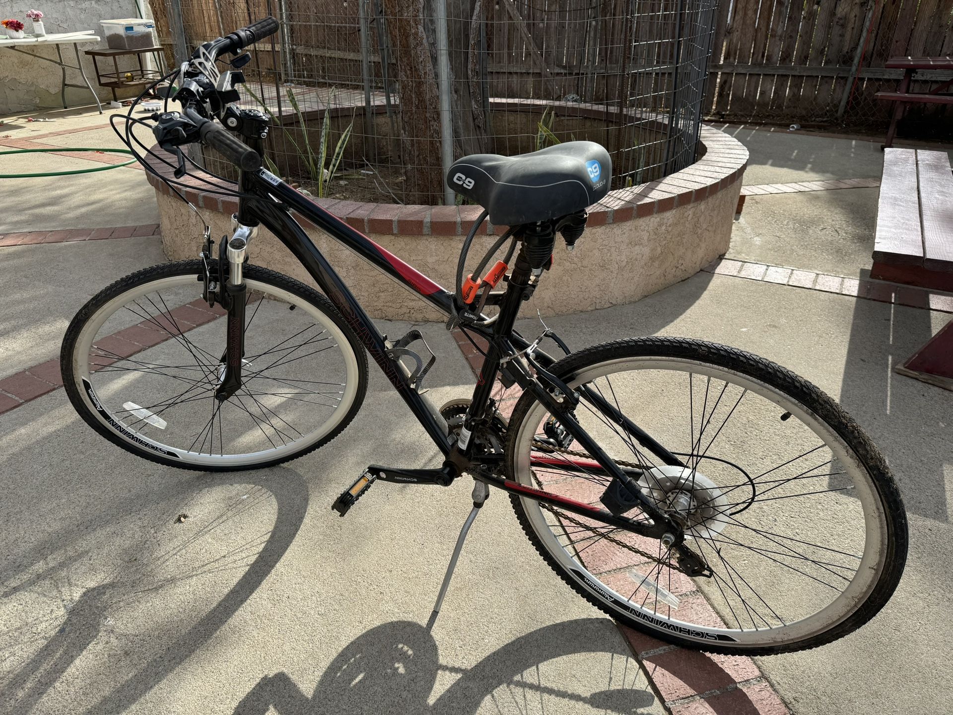 Schwinn Siro 700c Comfort Hybrid Bike for Sale in Riverside CA OfferUp