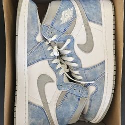 Jordan 1 Hyper Royal