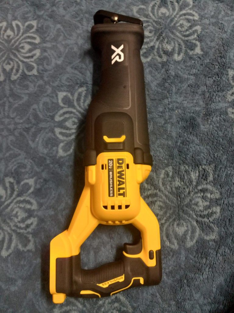 DEWALT XR POWER DETECT 20 volt Max Variable Speed Brushless