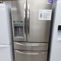 FRIGIDAIRE  4 DOOR FRENCH  DOOR REFRIGERATOR  WITH 1 YEAR WARRANTY/ 1 AÑO DE GARANTIA POR  ESCRITO 