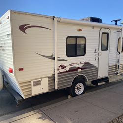 2012 Nomad Skyline Camper 18’