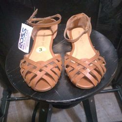 Madden Girl Branded Brown Strappy Flat Sandals With An Ankle Strap. Size 3.