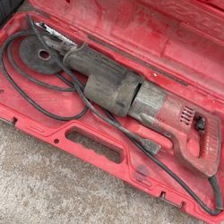 MILWAUKEE CORDED SAWZALL W CASE