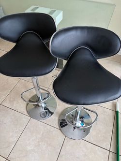 2 sets of bar stools black and silver stand