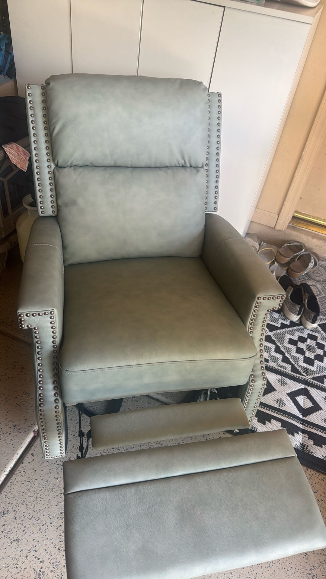 Nail Had Recliner light light, green grayish