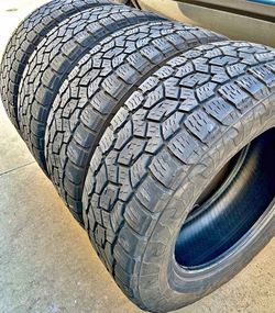 295/65/20 Toyo Vendo Set de Llamtas En buenas condiciones de vida