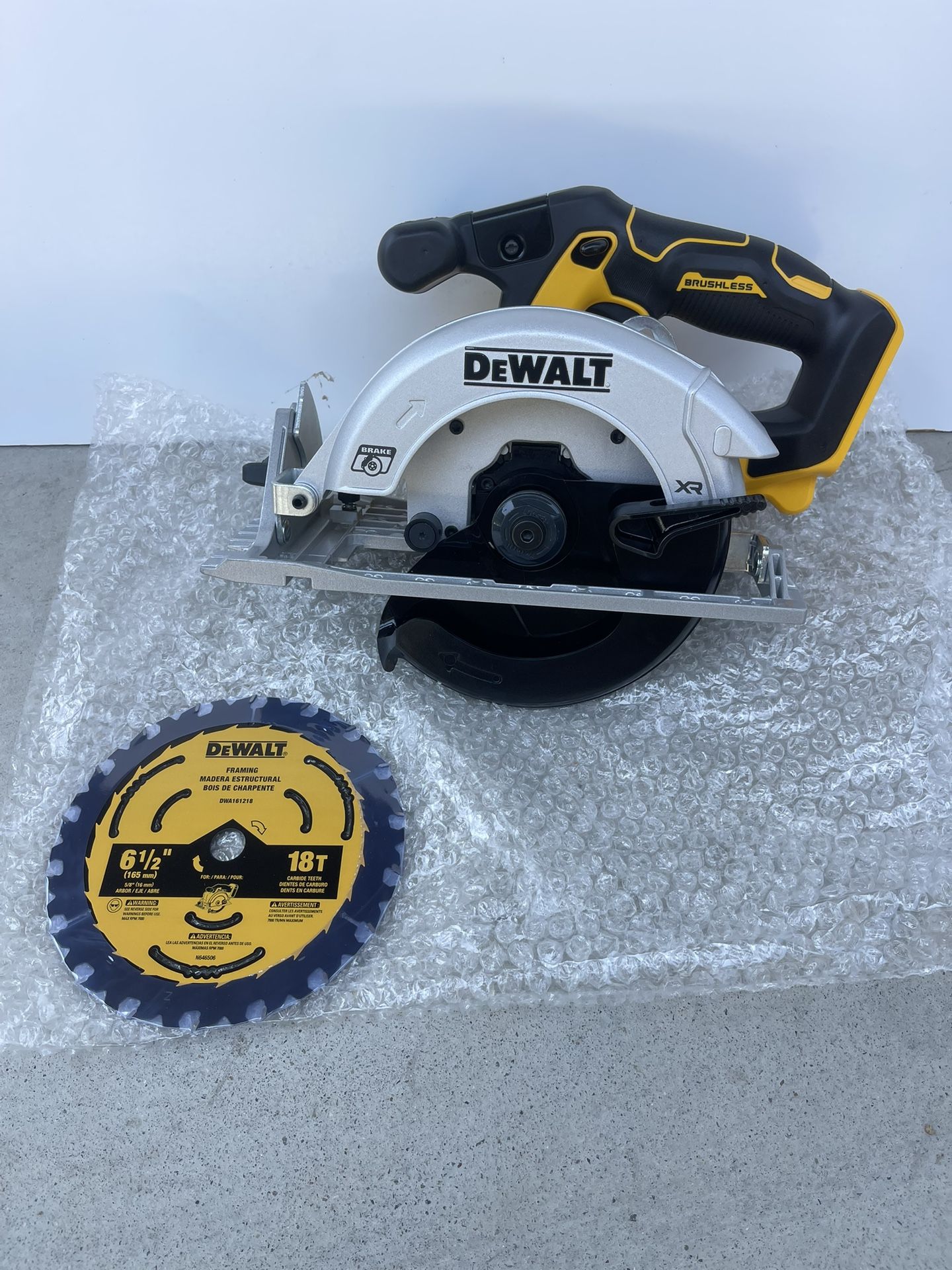 DEWALT 20V MAX Cordless Brushless 6-1/2 in. Sidewinder Style Circular Saw (Tool Only)