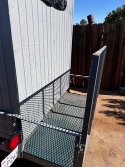 Enclosed trailer