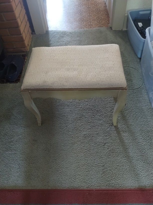 White Gold Colored Vintage Leatherette Vanity Bench