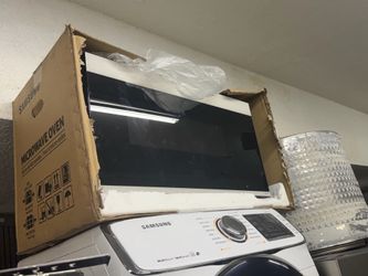 Brand new Samsung bespoke over the range 30”