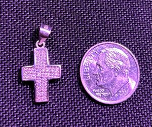 925 Sterling Silver Small Cross Pendant – Iced Style