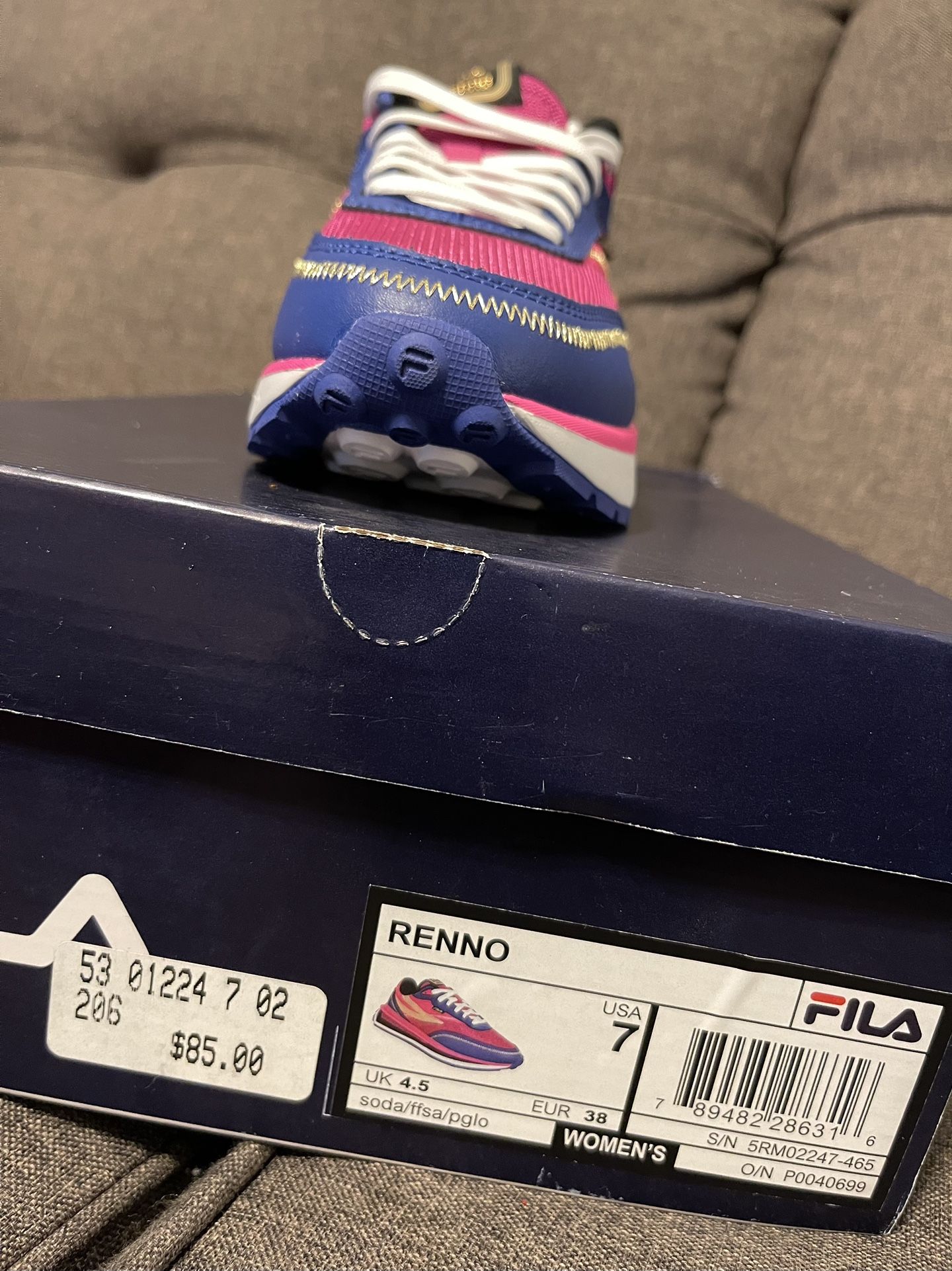 CHRISTMAS SALE…BRAND NEW WOMEN FILAS..SIZE 7