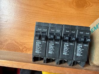 Eaton duplex circuit breakers