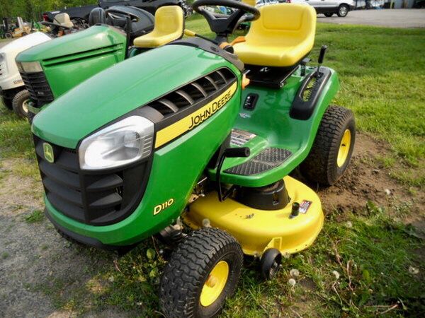 John Deere riding lawn mower- Automatic hydrostatic transmission- only 31 hours - SAVE$$$ - will possibly finance or trade-Read AD⬇️⬇️