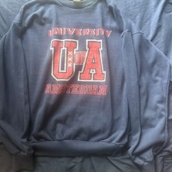 Great Looking University of Amsterdam Holland Vintage Navy Blue Hoodie Size Medium. Has awesome University OF Amsterdam Holland Emblem Graphic on the 