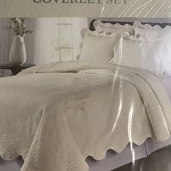 Coverlet Set. Full/queen