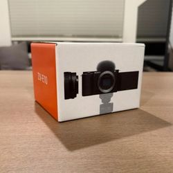 Sony - Alpha ZVE10: APS-C Content Creators’ Camera - Black 