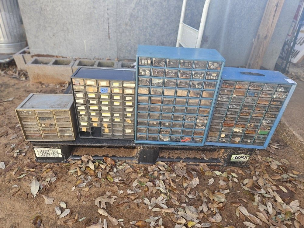 Cajas con tornillos 15.00 Each! cada uno Arlington for Sale in