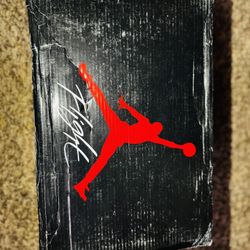 AIR JORDAN 4