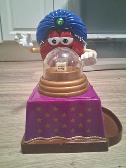 VINTAGE Madame RED m&m Despenser 