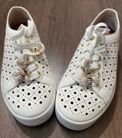 Dolce Vita White Perforated Sneakers w/ Gold Bee Detail – Women’s Size 8