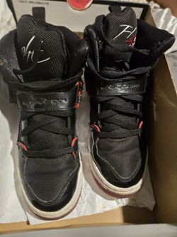 Size 4.5y Jordans