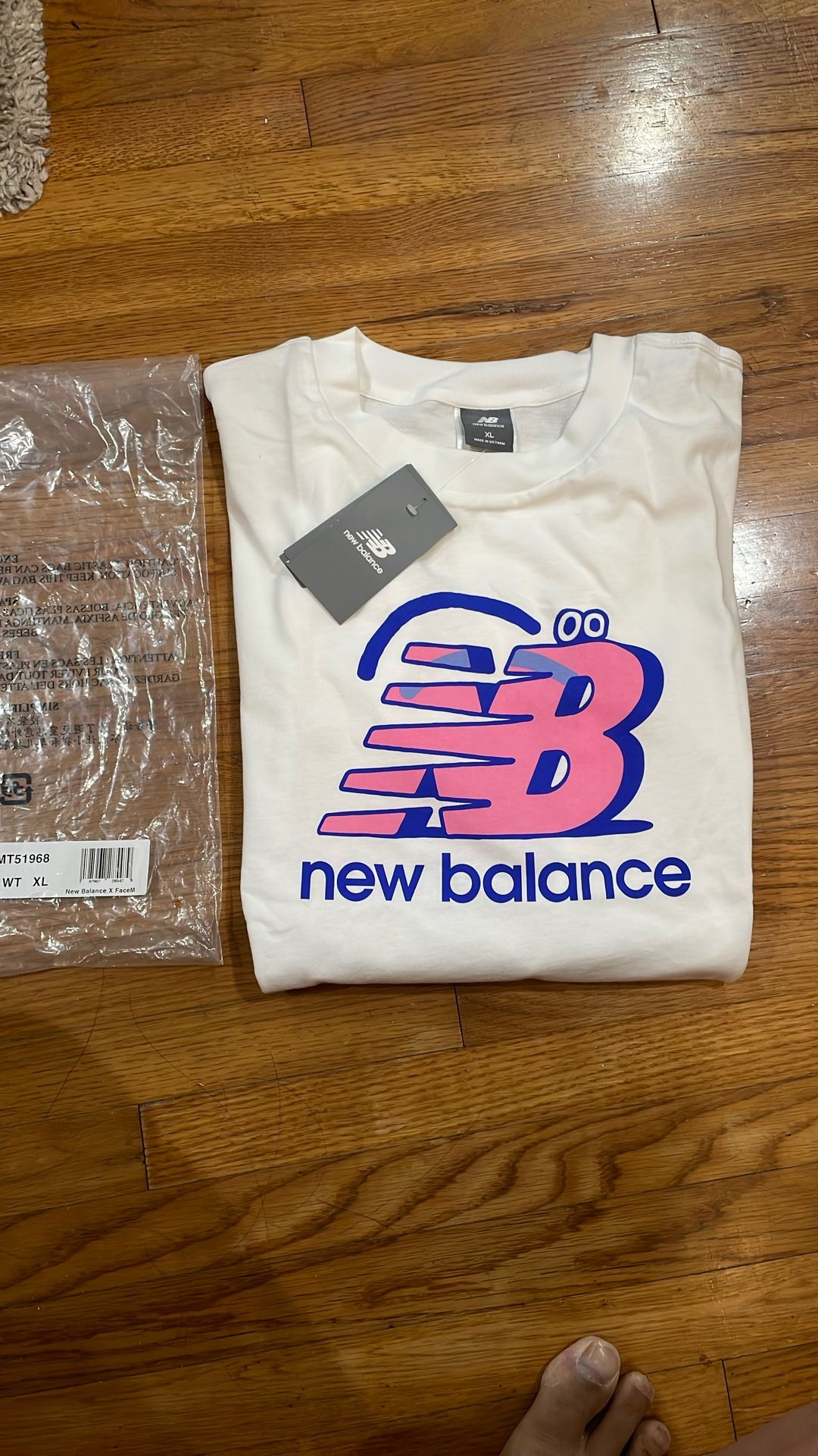Brand New with Tag and Plastic Bag New Balance Logo Tee T-Shirt Size XL (sponsor for Dodger Shohei Ohtani)