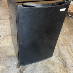 Magic Chef Mini Fridge 