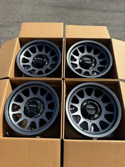 Method MR703 8x6.5 17” BeadGrip Gloss Titanium Wheels Off-Road Ram Chevy GMC Heavy Duty