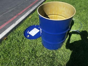 Drums Metal drum with lid and locking ring          55 Gallons.             “Food grade”Tambo de metal con tapa y cincho