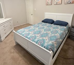 Complete Guest Bedroom Set! Bed Frame, Adjustable Base, Dresser/Mirror, Mattress! SEE AD FOR DETAILS