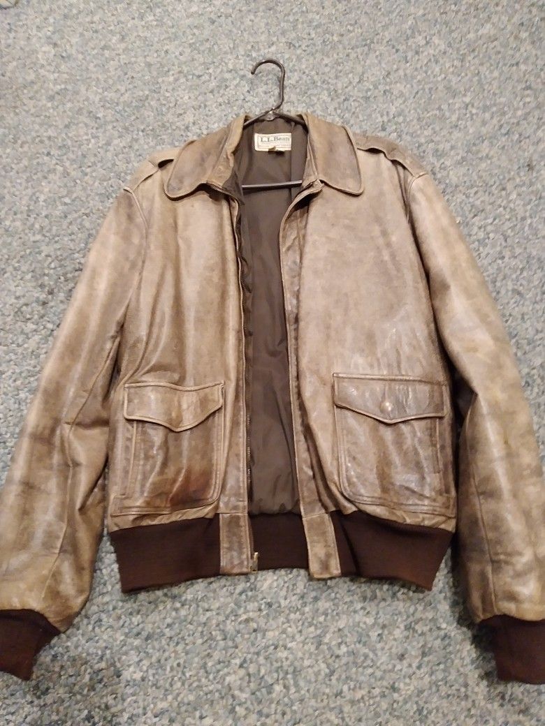 L L BEAN. BOMBER JACKET. SIZE 44 LONG. THATS XL FOR TALL MAN