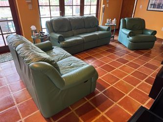 Natuzzi leather recliner set