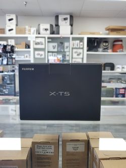 FujiFilm X-T5 (Silver) Limited Time Sale