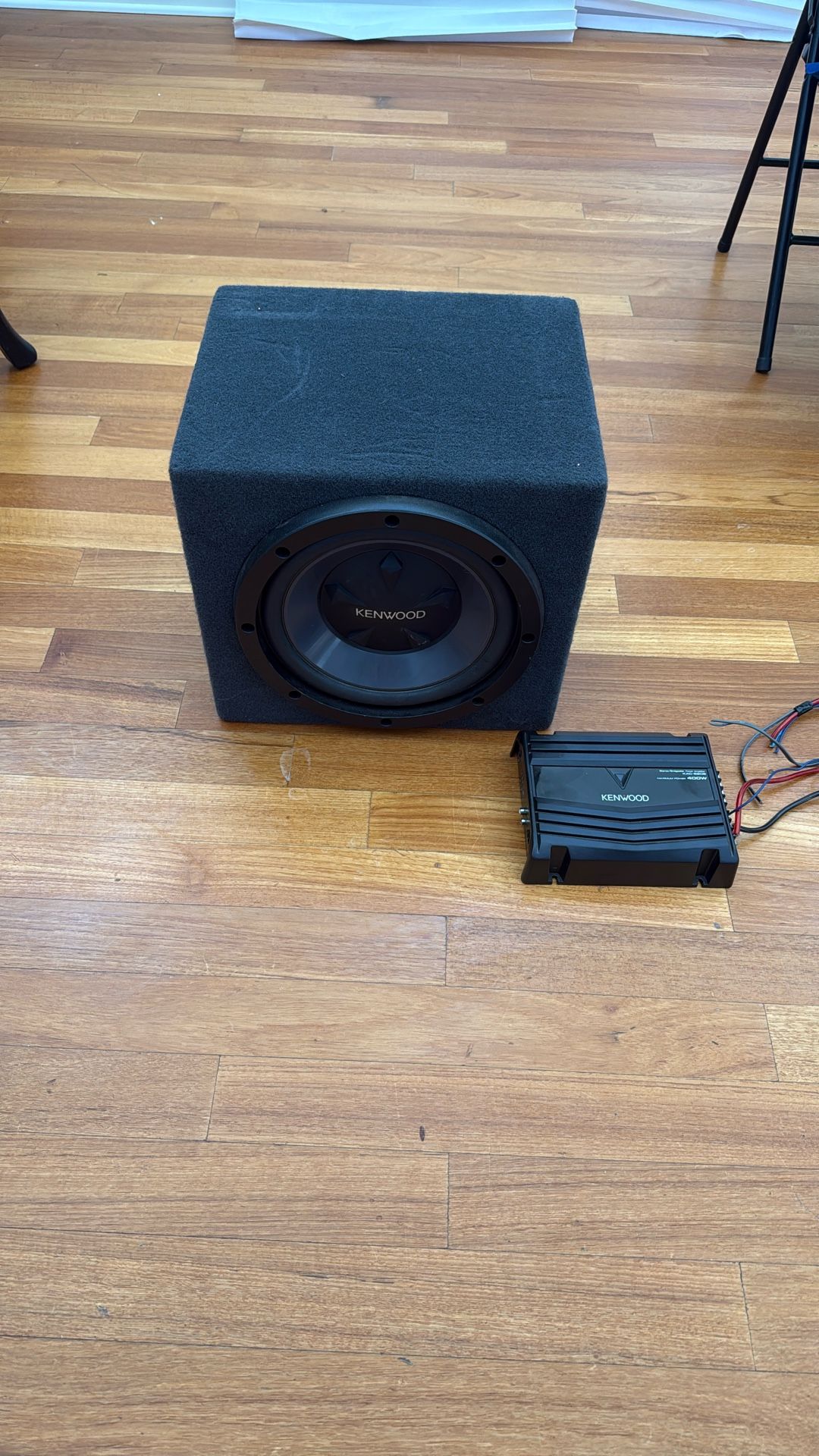 Kenwood KAC 5206 Maximum Power 400 W Amp and one Kenwood 10 inch speaker subwoofer box
