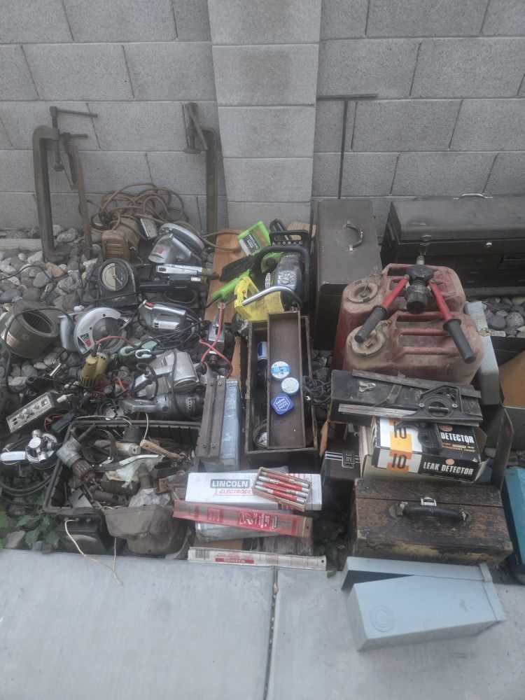 Garage Sale This Weekend 12/13 & 12/14