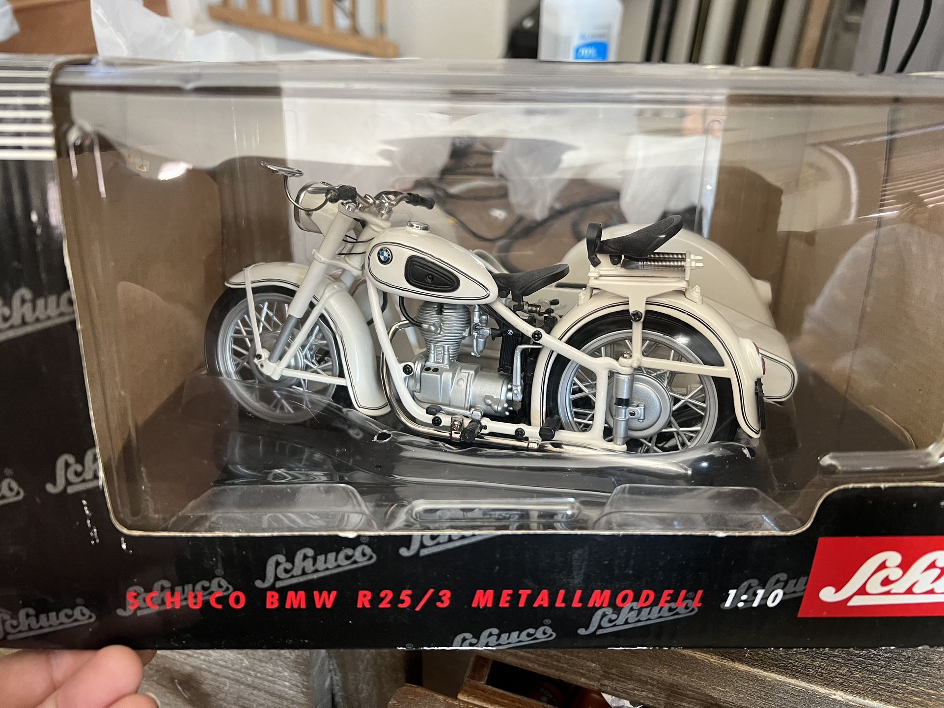Schuco Baujahr 1(contact info removed) Bmw R25/3 Motorrad MIT Beiwagen Die cast 1:10
