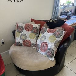 Round couch 