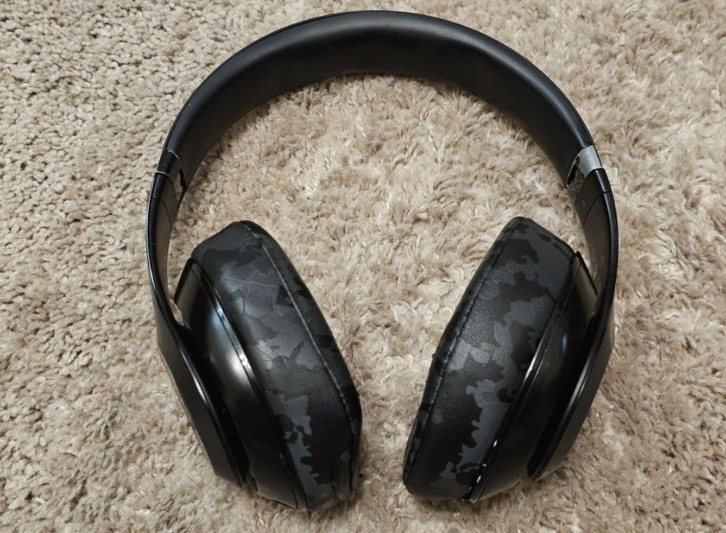 Beats By Dre 2.0 Studio Over Ear Headphones he