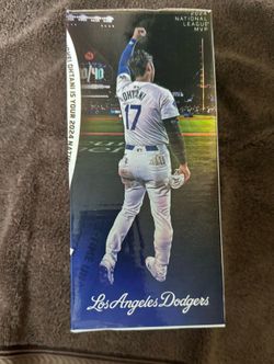 Ohtani bobble head silver bat