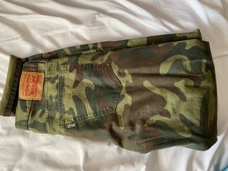 BRAND NEW Levi’s camo jeans